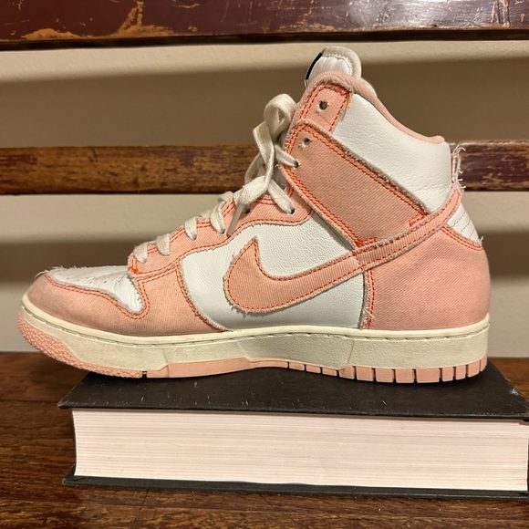 NIKE Women's Dunk High 1985 Hi Top Sneakers Arctic Orange White Basketball Shoes - Picture 6 of 14